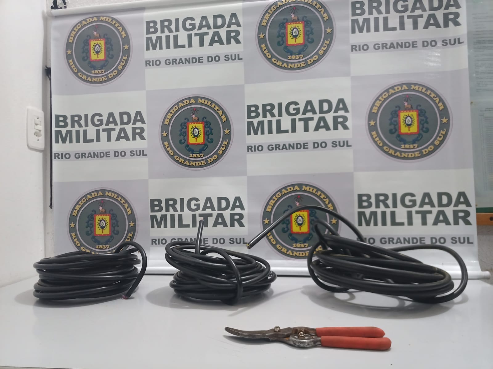 Brigada Militar de Três Coroas prende autor de furto de fios