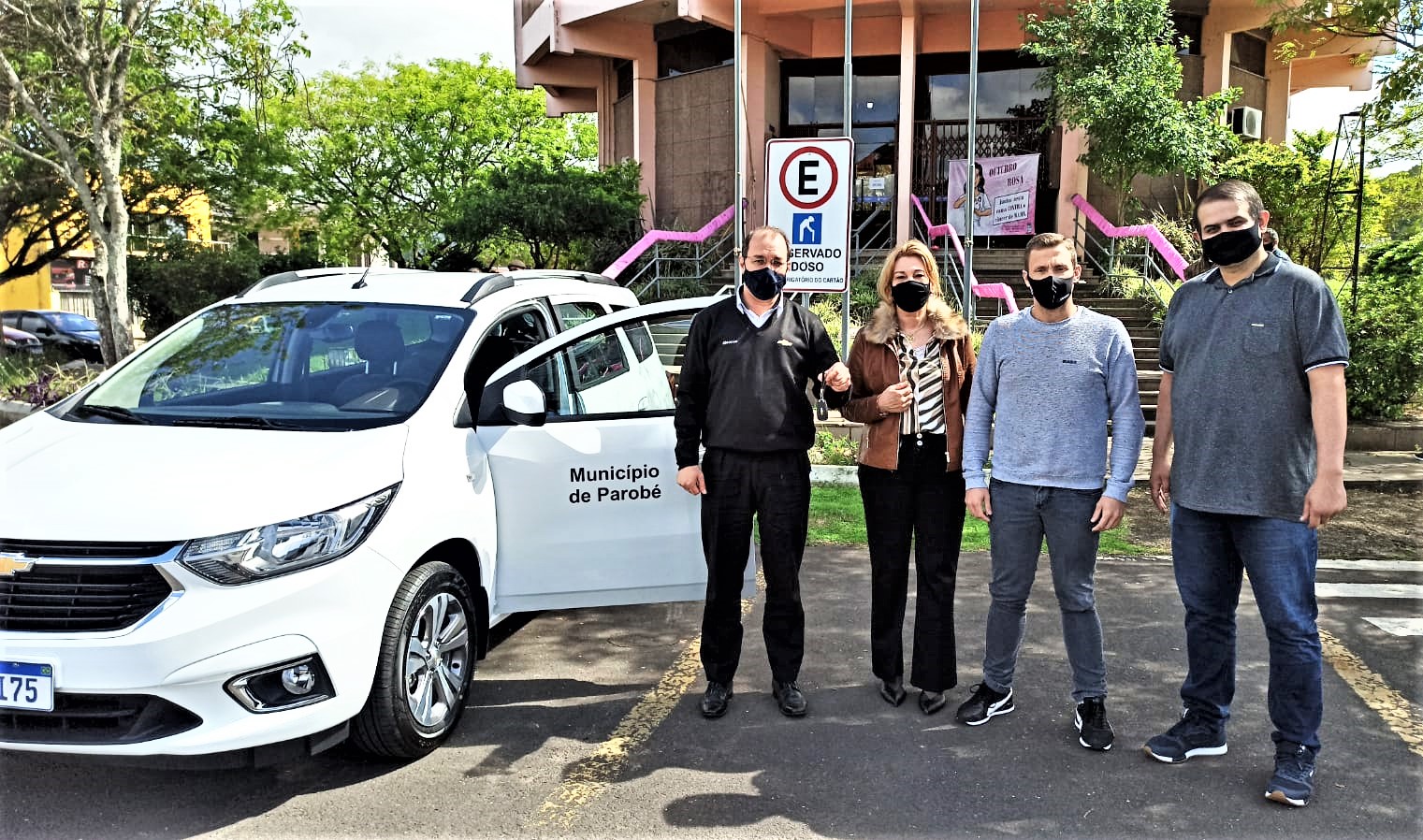 Novo veículo é entregue à Secretaria de Educação de Parobé
