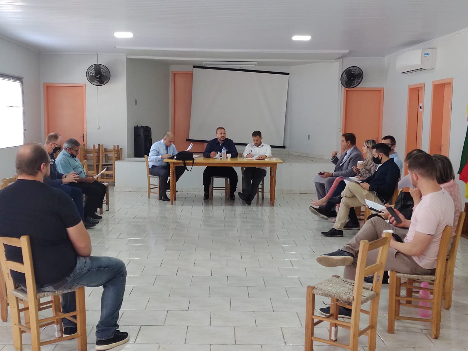 Prefeitos da região decidem seguir exigência de passaporte vacinal para atividades coletivas