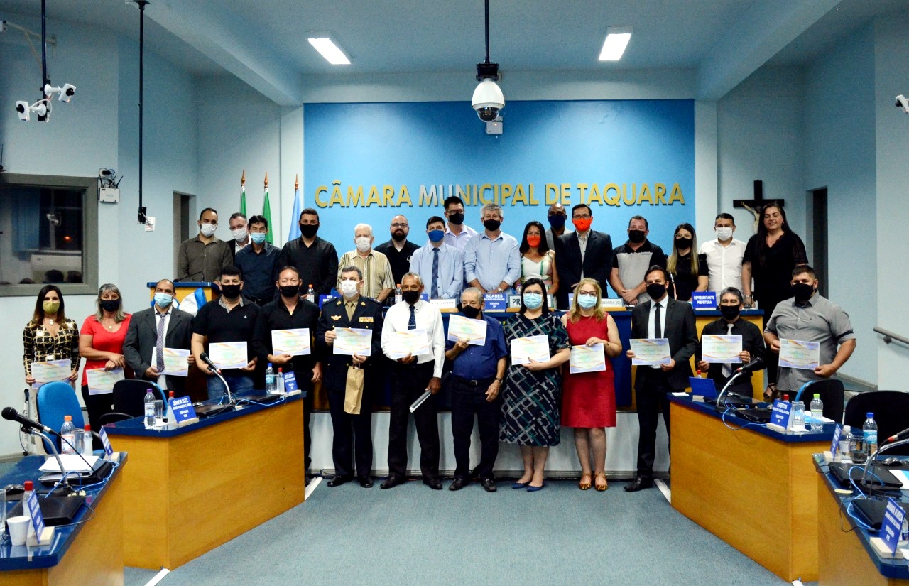 Emoção e alegria marcam a solenidade de entrega dos títulos de Cidadão e Benemérito Cidadão Taquarense