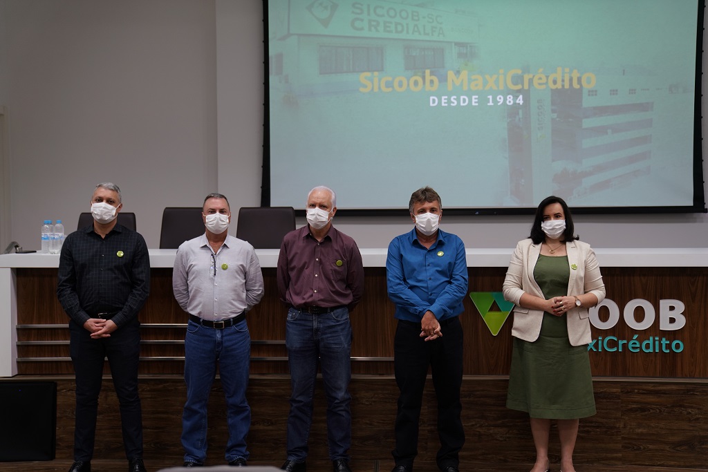 Sicoob MaxiCrédito completa 37 anos reforçando o compromisso com a comunidade