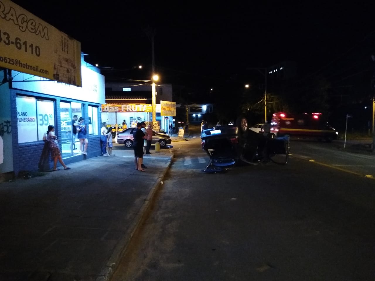 Colisão causa capotamento e deixa uma pessoa ferida no Centro em Parobé