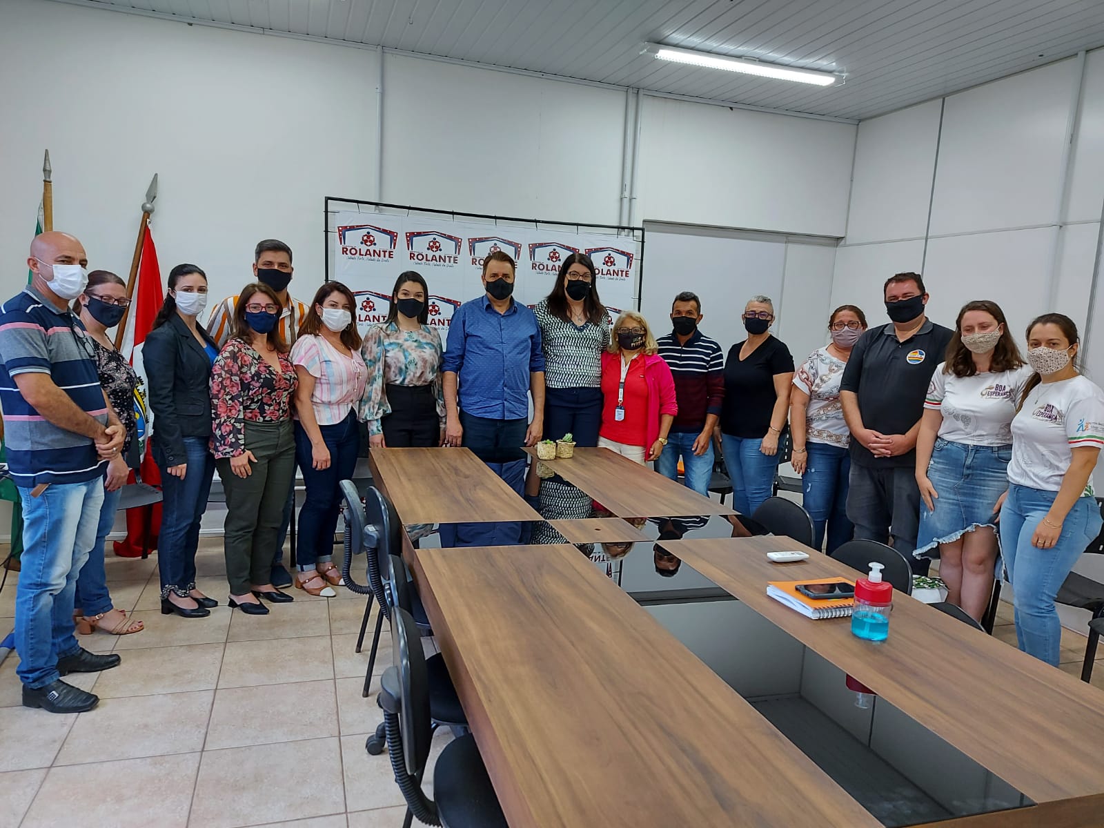 Comitiva vinda de Santa Catarina conhece o trabalho das cooperativas escolares de Rolante