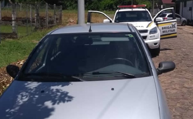 Homem é preso pela Brigada Militar dentro do veículo que furtava em Três Coroas