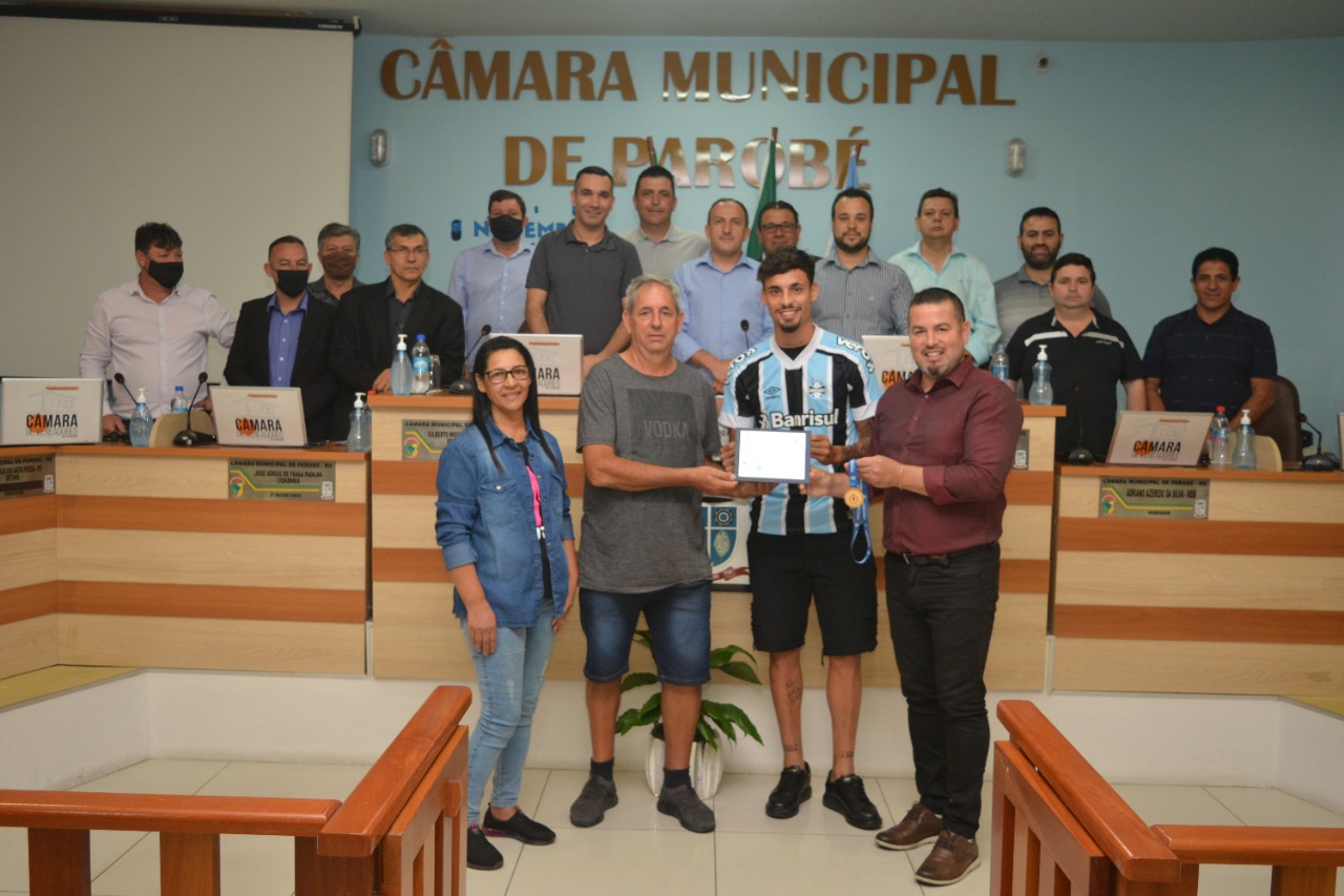Parobeense recebe homenagem da Câmara de Vereadores por conquista de título pelo Grêmio