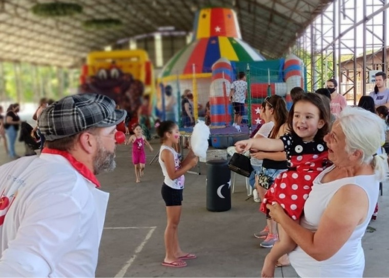 Filhos de colaboradores do hospital de Igrejinha ganham festa de Natal