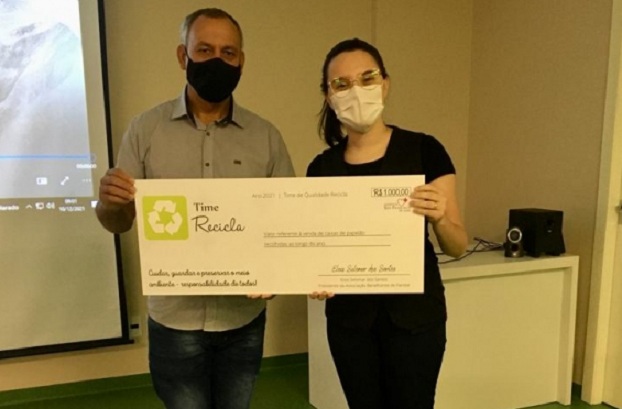 Venda de papelões rende recursos para o hospital de Parobé