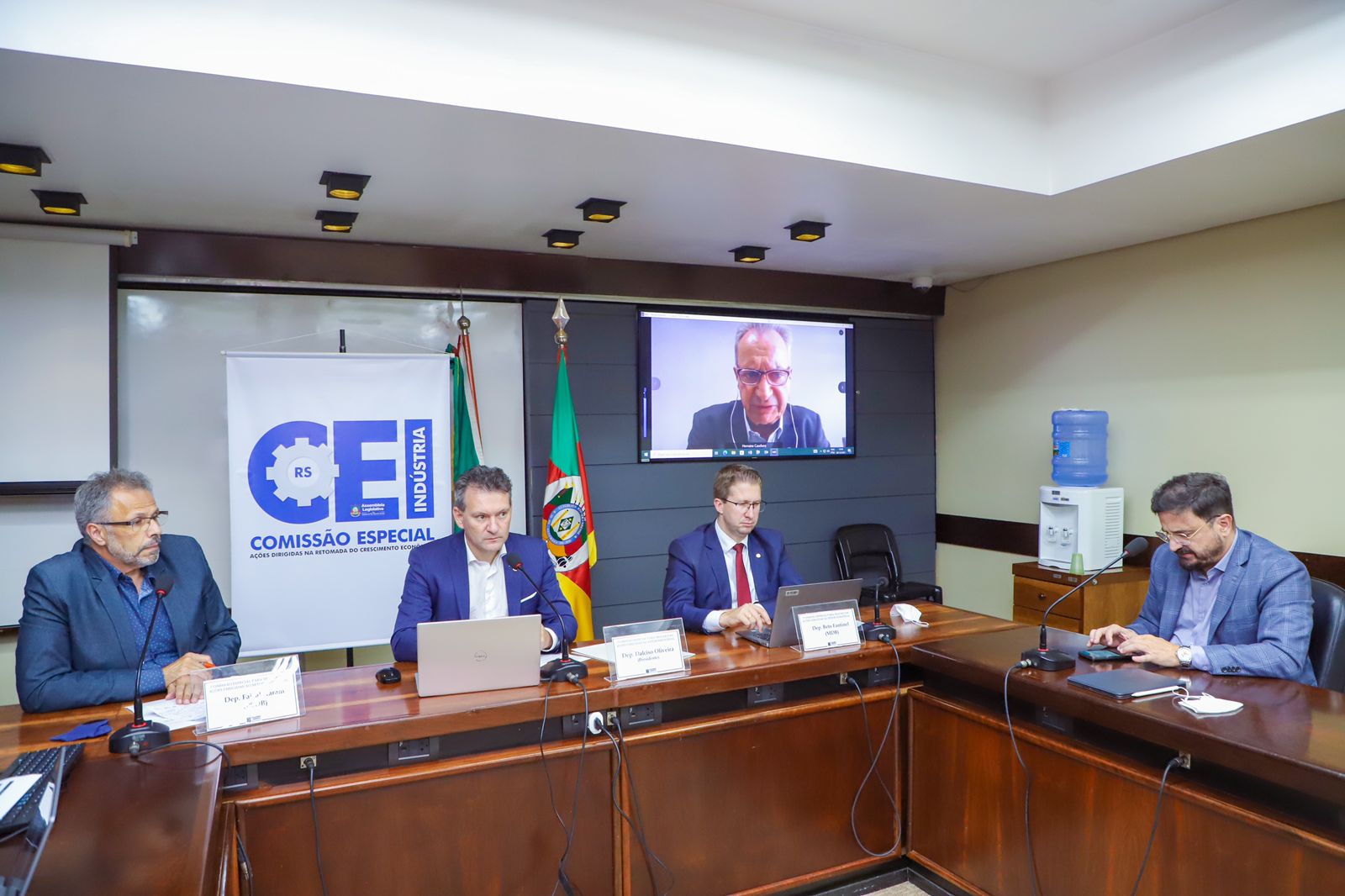 Comissão liderada por Dalciso debate diretrizes de política industrial no RS
