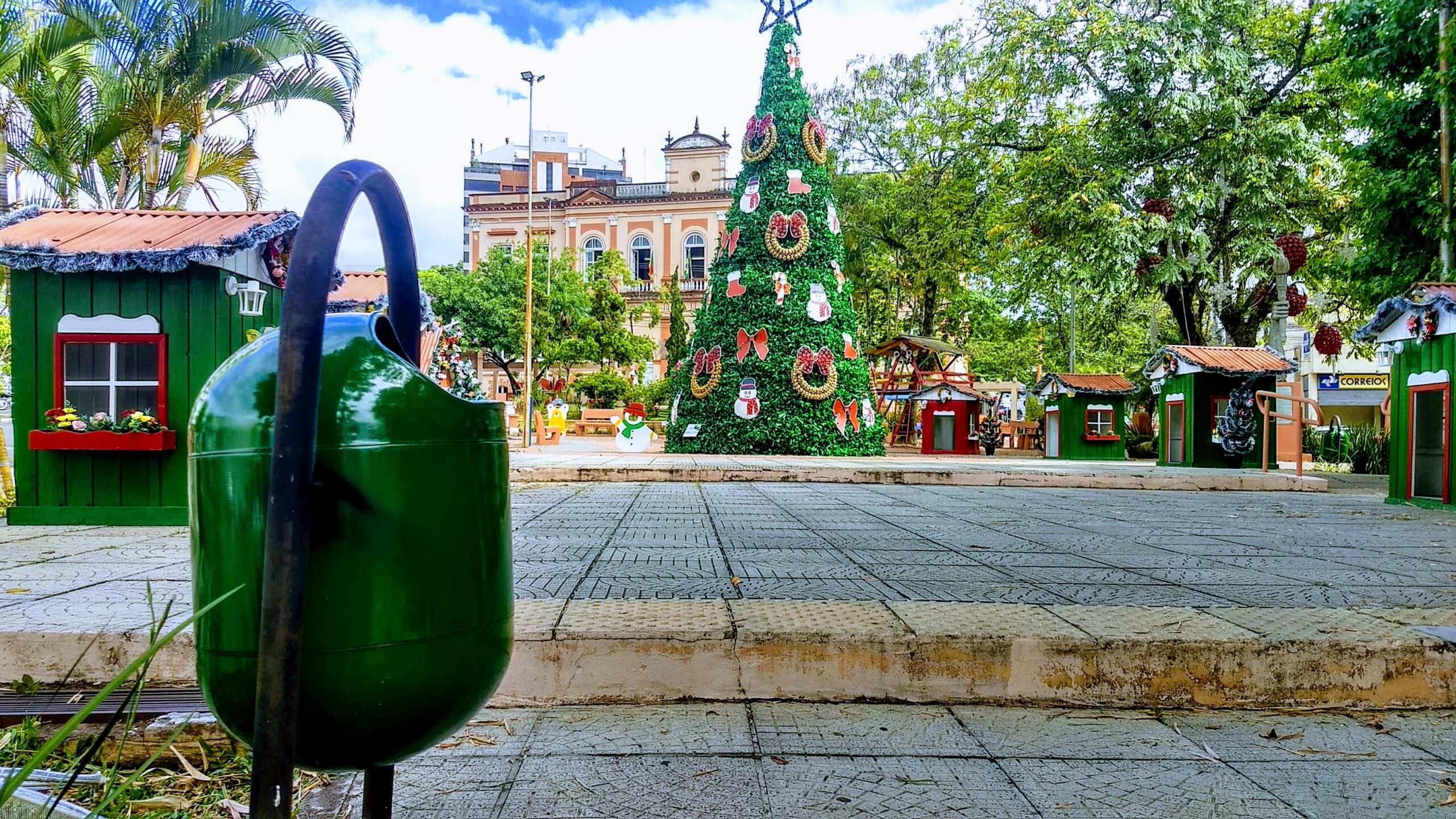 Prefeitura de Taquara utiliza pás descartadas para a reforma de lixeiras de rua