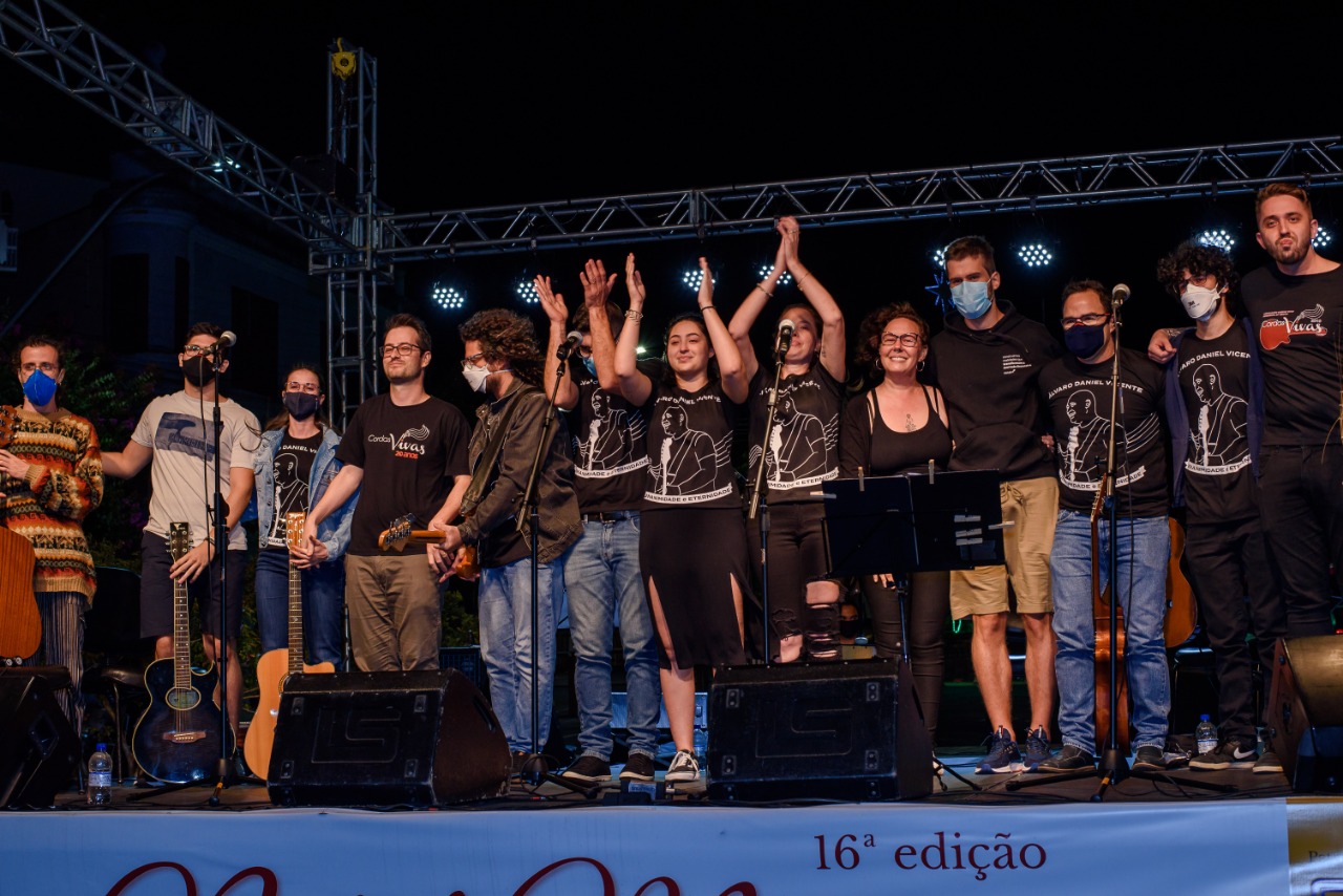 Professor Álvaro Vicente recebe homenagem dos músicos de Taquara e região