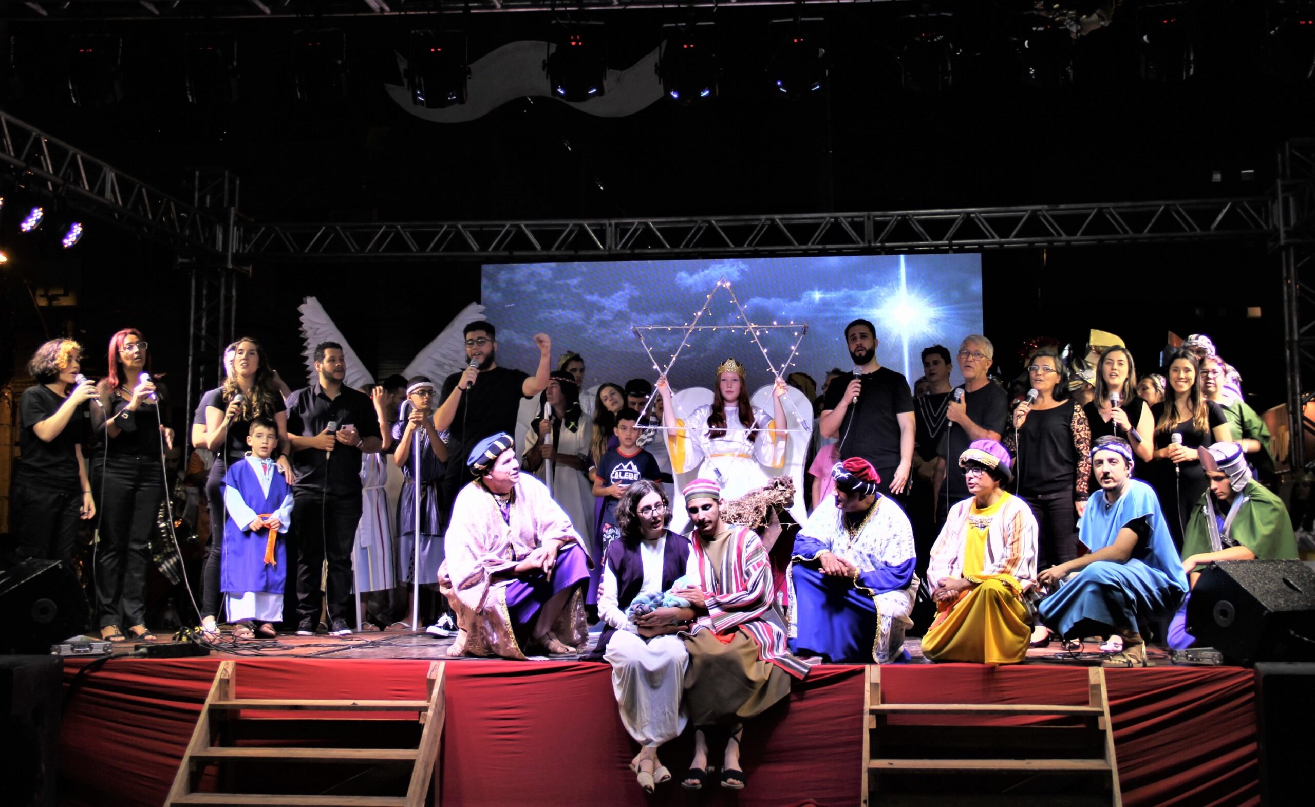 Encanto e magia marcam a chegada do Papai Noel em Parobé