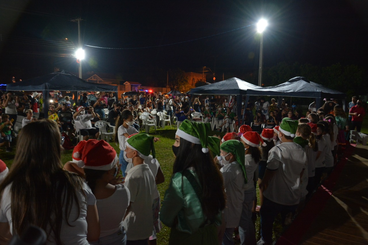 Centenas de pessoas prestigiam o Natal Mágico no bairro Eldorado em Taquara