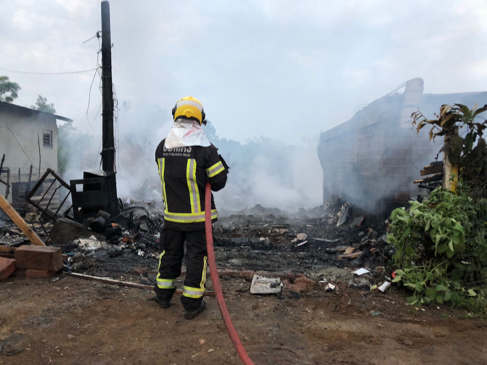 Autoridades de segurança confirmam a destruição de sete casas em incêndio ocorrido em Taquara