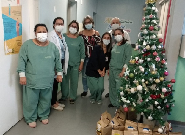 Pacientes da Saúde Mental ganham almoço natalino no hospital de Três Coroas