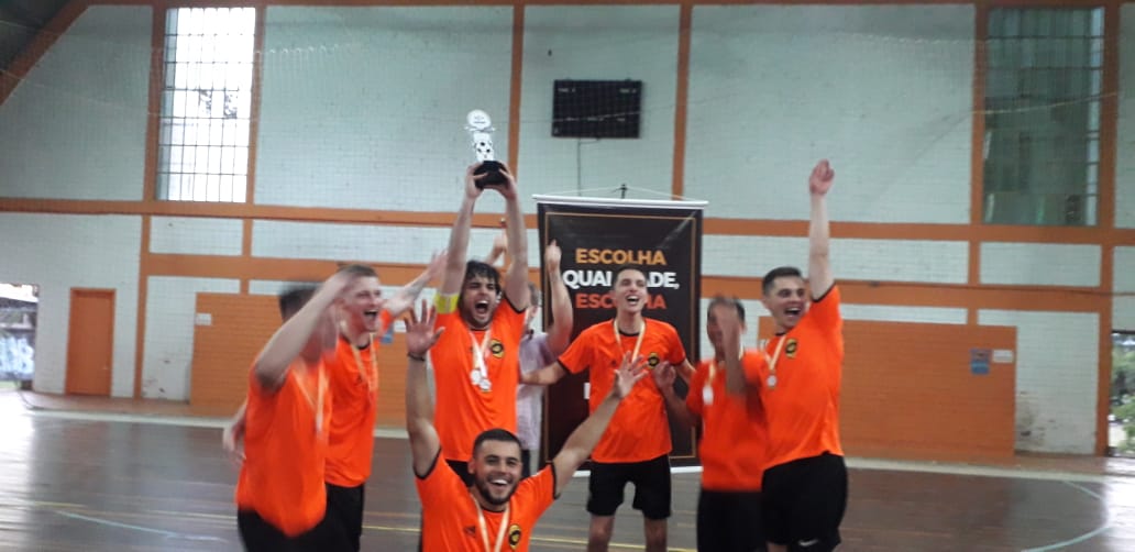 Equipe do Plano leva o título do Torneio Universitário Faccat