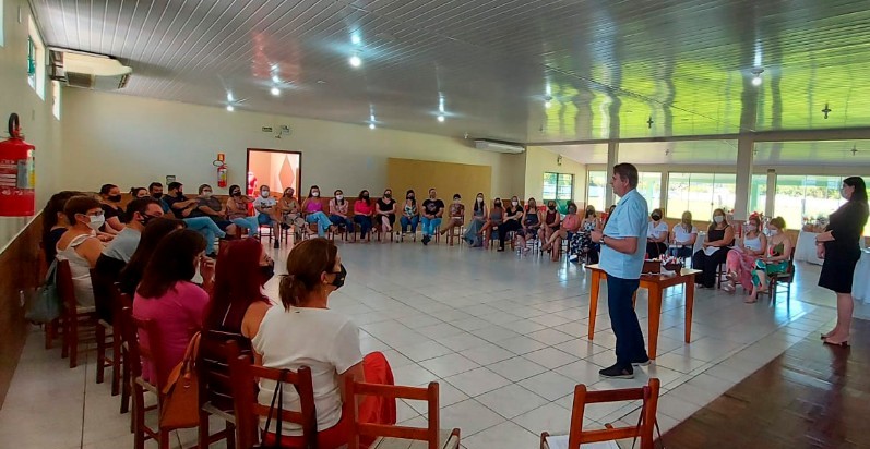 Rippel e secretária Simone reúnem-se com equipe de gestores da Educação em Rolante