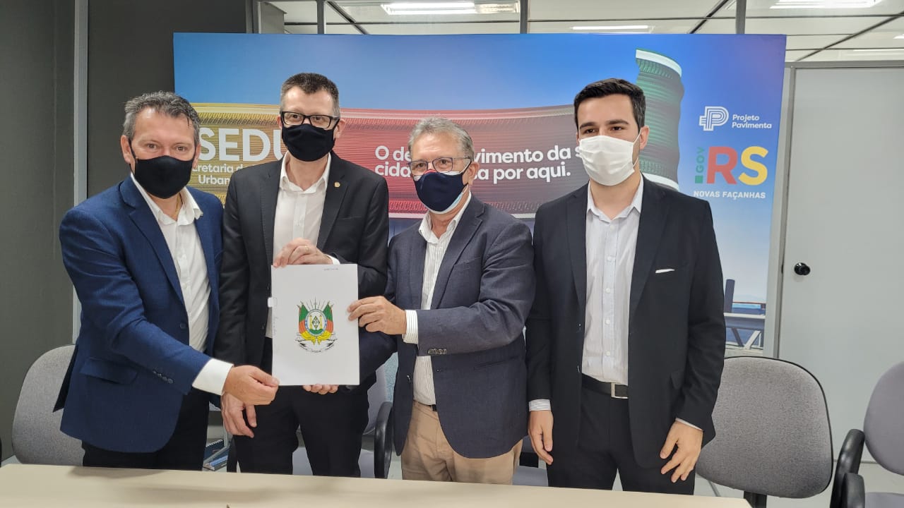 Igrejinha firma contrato para receber R$ 2 milhões destinado à pavimentação da Estrada Serra Grande
