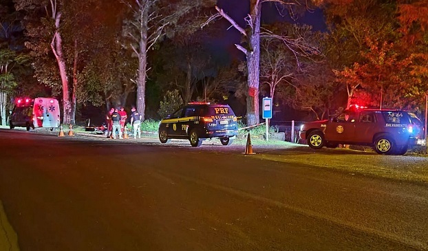 Condutor de moto com placas de Parobé morre em acidente na BR-116 em Picada Café