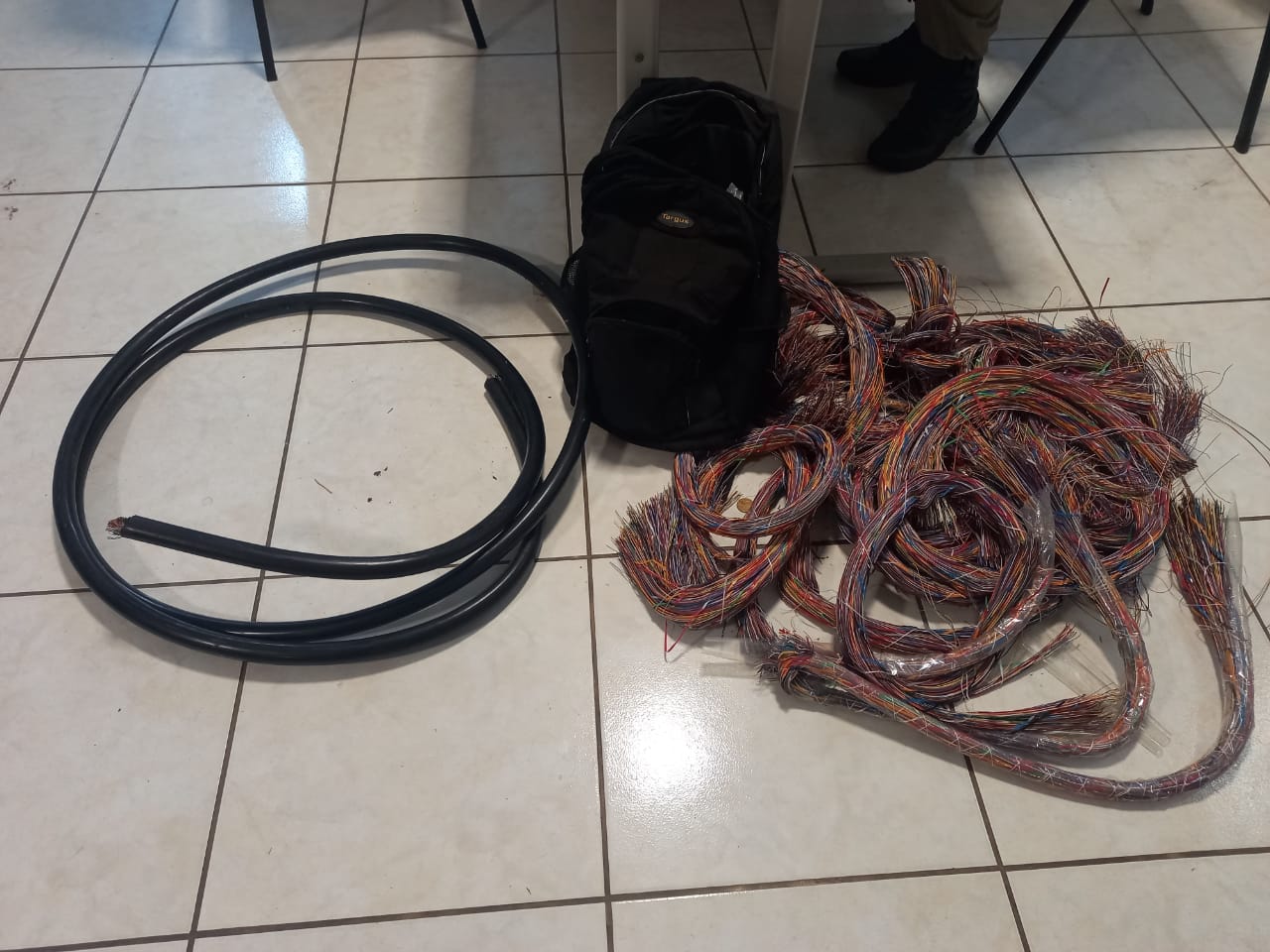 Casal é preso por furto de fios em Três Coroas