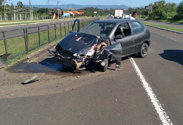 Veículo é abandonado após acidente na ERS-115 em Taquara