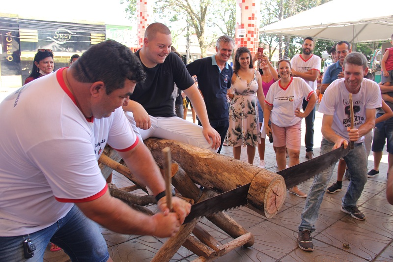Jogos Rurais mobilizaram a comunidade durante a Festa da Melancia de Parobé