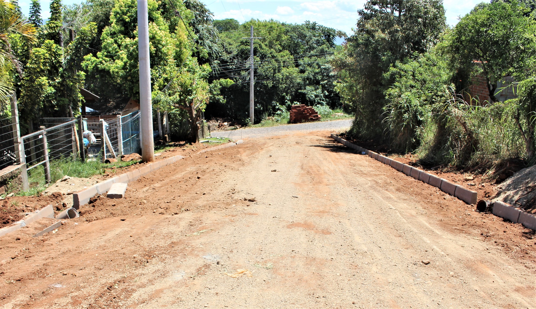 Prefeitura de Parobé está pavimentando com blocos intertravados a rua João Grilo