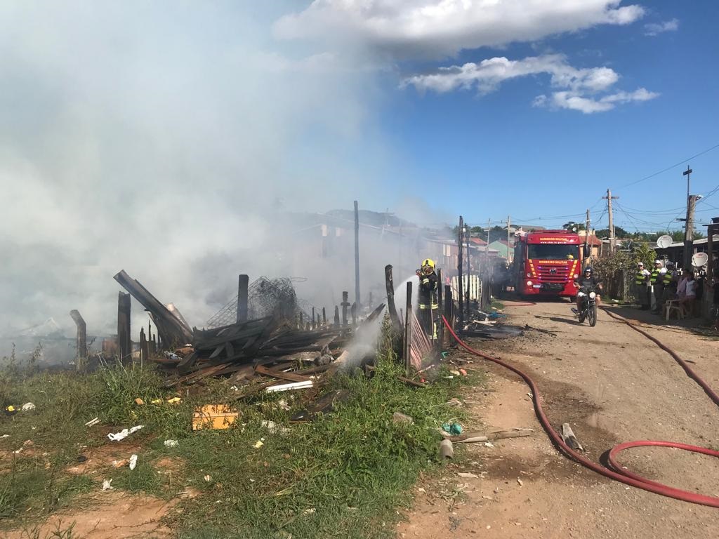 Duas residências são destruídas pelo fogo em Parobé