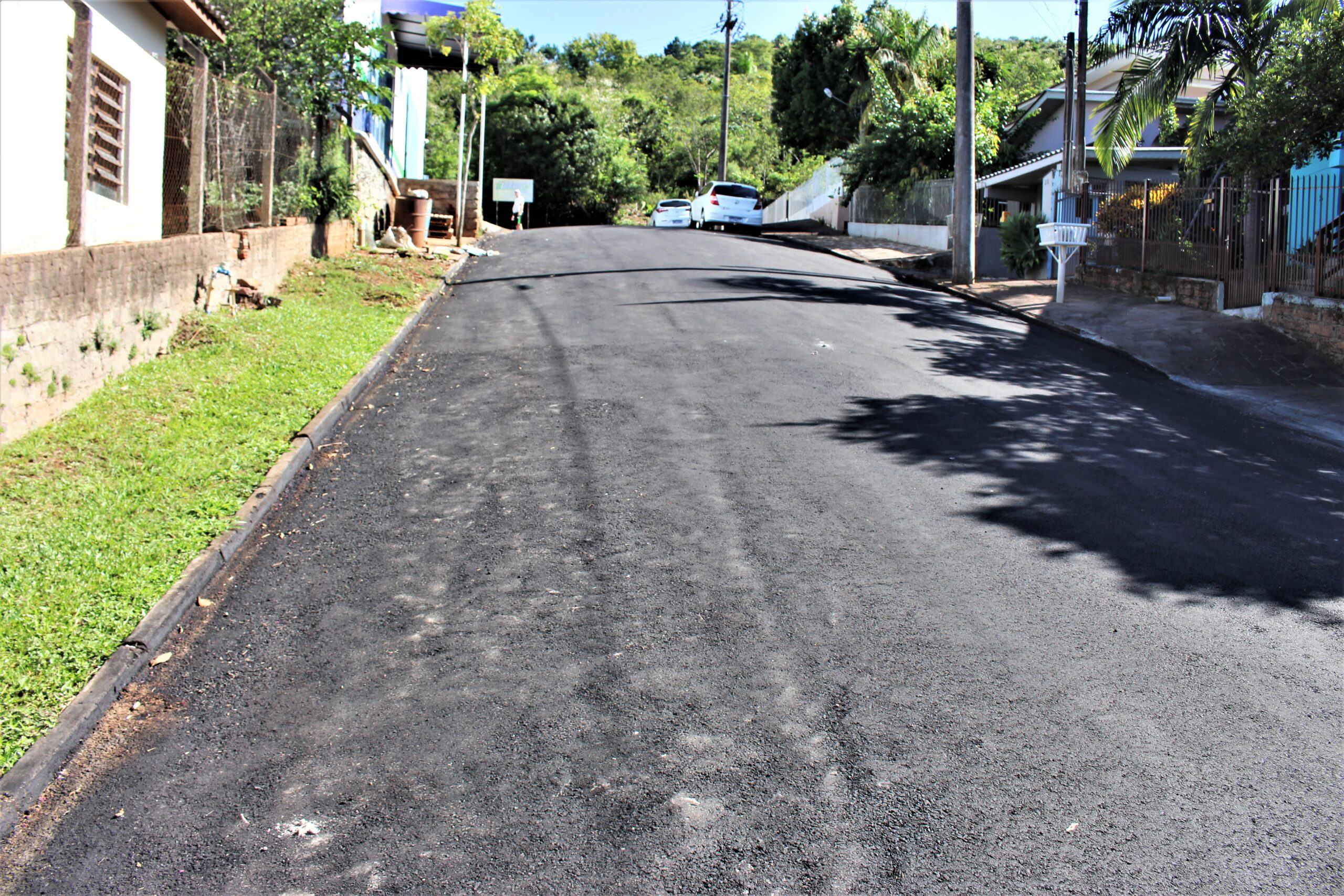Pavimentação asfáltica é concluída em mais uma rua de Parobé
