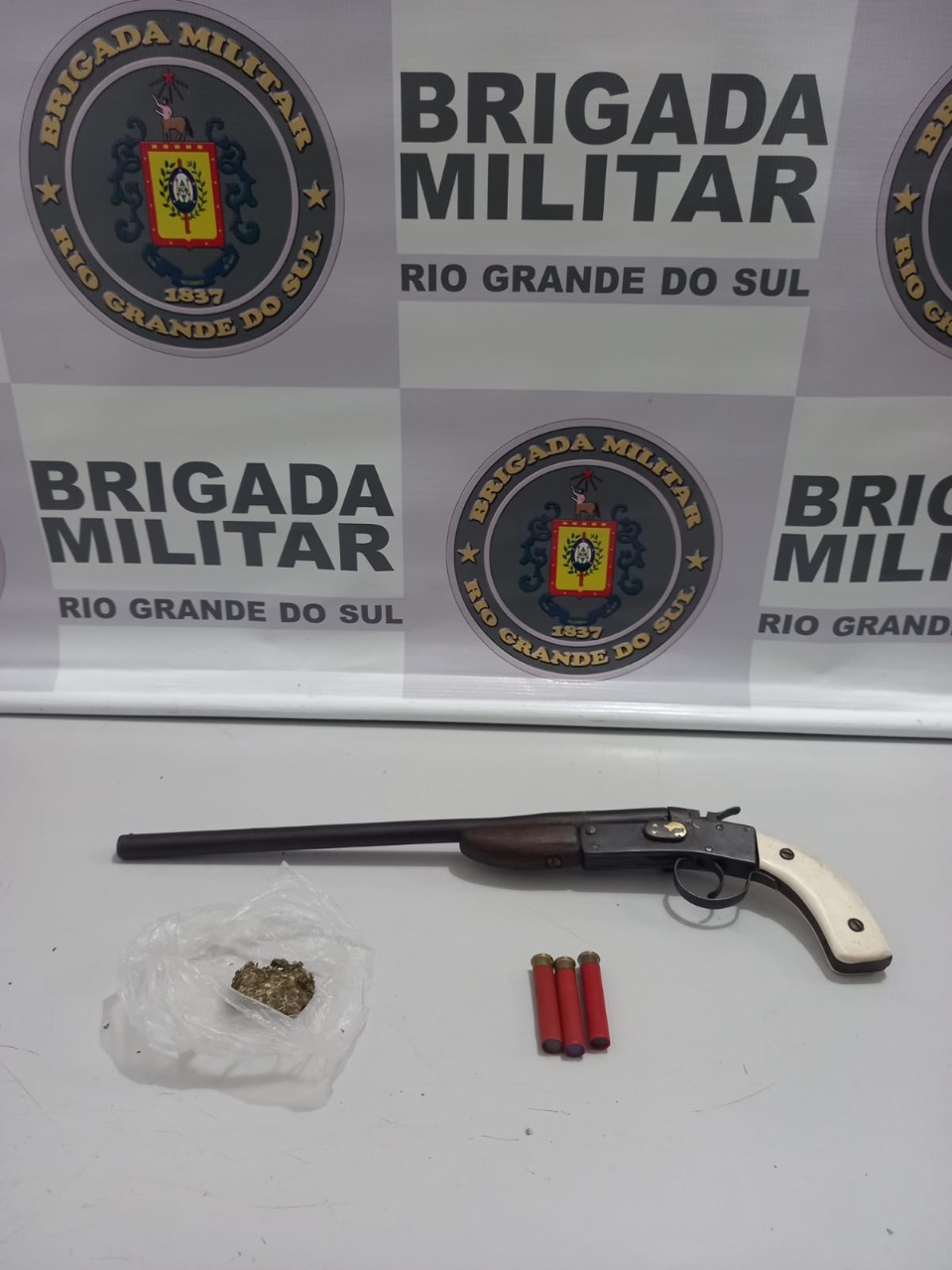 Homem é preso por porte ilegal de arma de fogo em Três Coroas