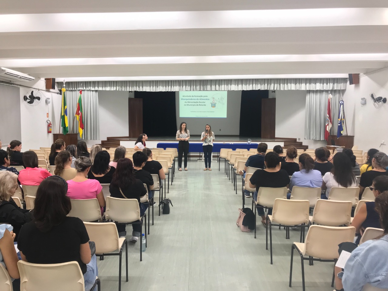 Secretaria de Educação de Rolante promove capacitação para serventes merendeiras