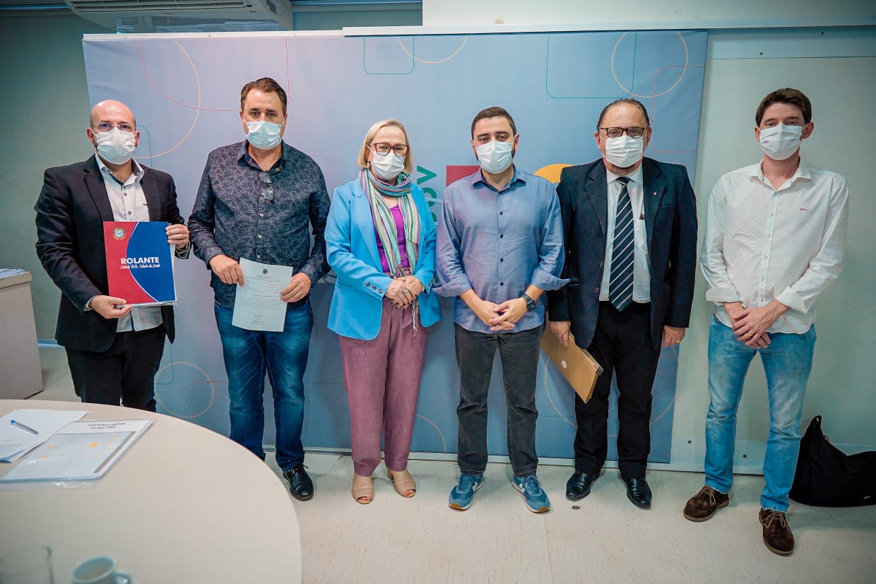 Comitiva de Rolante se reúne com secretária Arita Bergmann e entrega demandas do município na área da saúde
