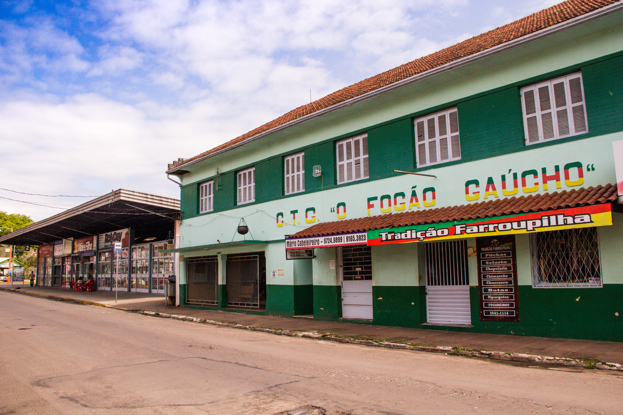 Exibição de filmes de Teixeirinha celebra o Dia do Cinema no CTG O Fogão Gaúcho em Taquara