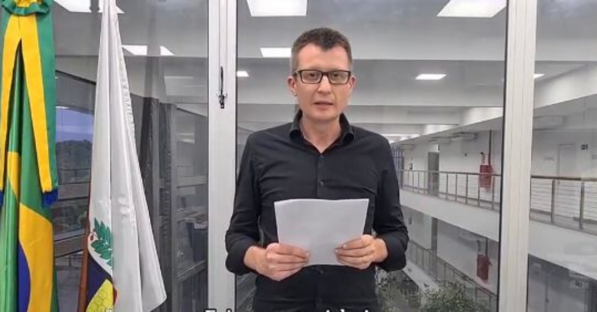 Em vídeo, prefeito de Igrejinha desmente notícia falsa sobre suposta perda de verba