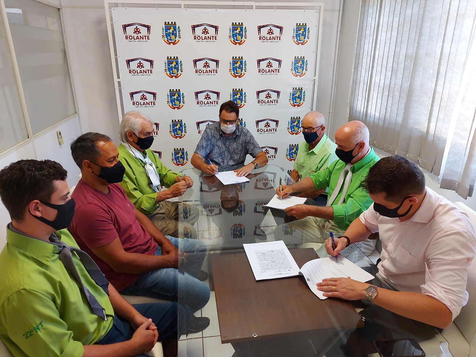 Prefeito outorga permissão de uso do Parque do Vitor Matheus Teixeira ao Piquete de Laçadores Três Estâncias