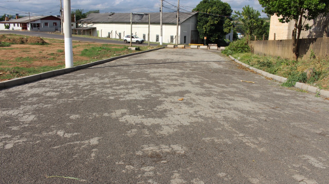 Prefeitura realiza obras de pavimentação na rua José Marques em Parobé