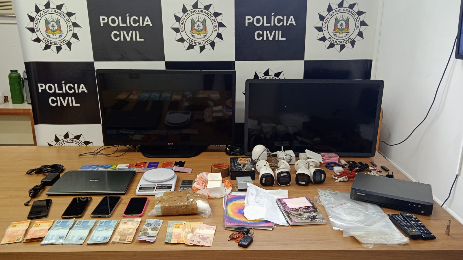 Polícia Civil de Taquara deflagra operação 'Black Face', prende mulher e descapitaliza facção atuante na região