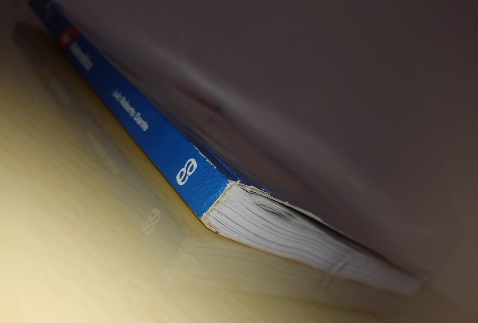 Coordenadoria afasta professora de Parobé acusada de bater com livro em estudante