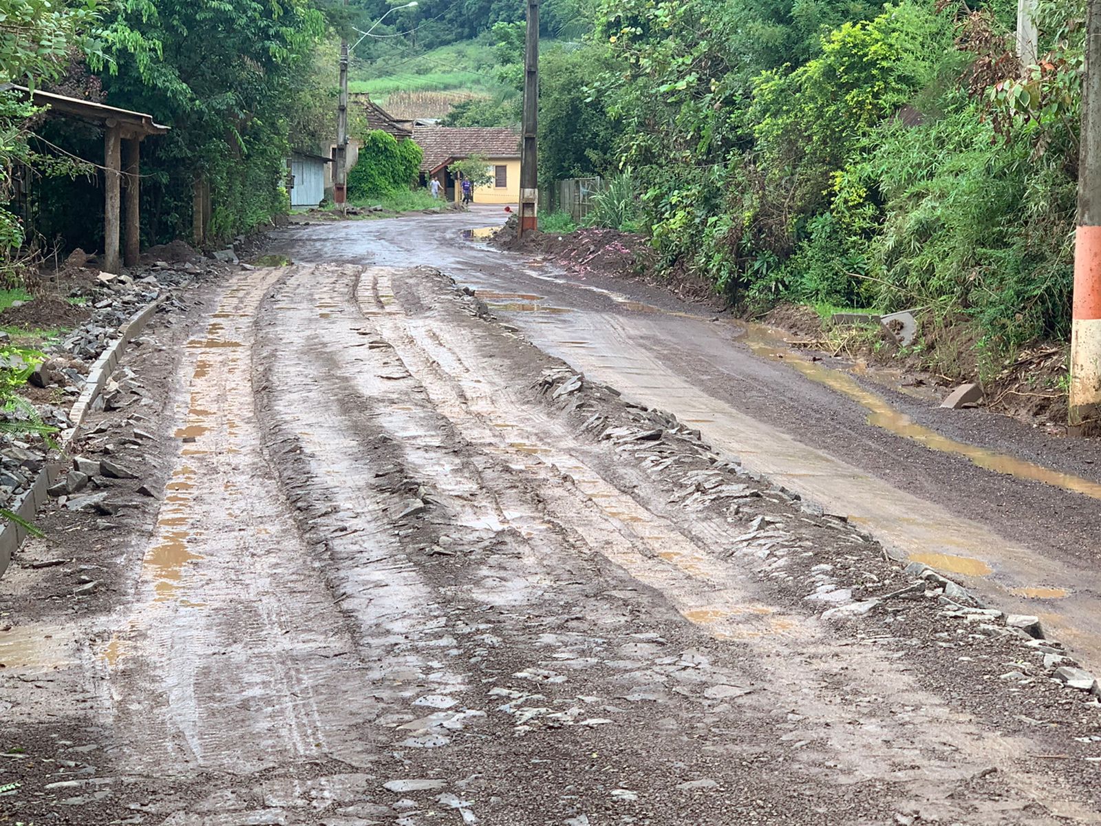 Trecho da Estrada Geral de Vila Teresa ficará interditado para caminhões e ônibus
