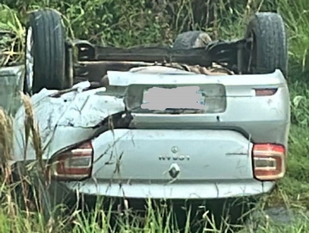 Veículo com placas de Taquara sofre capotamento na ERS-239 em Sapiranga