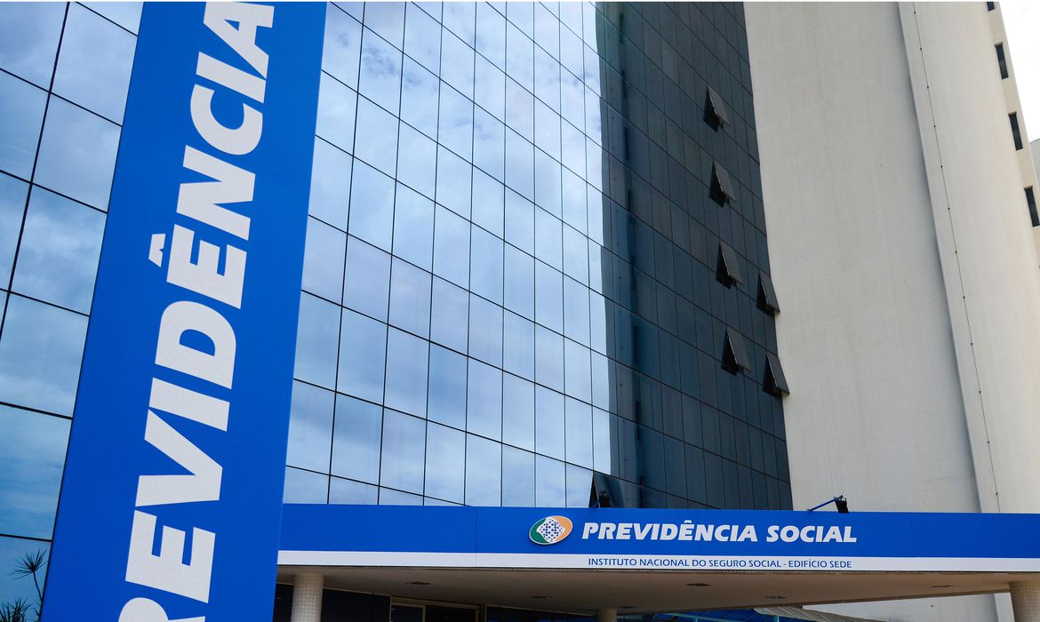 Governo confirma antecipação do 13º salário para aposentados