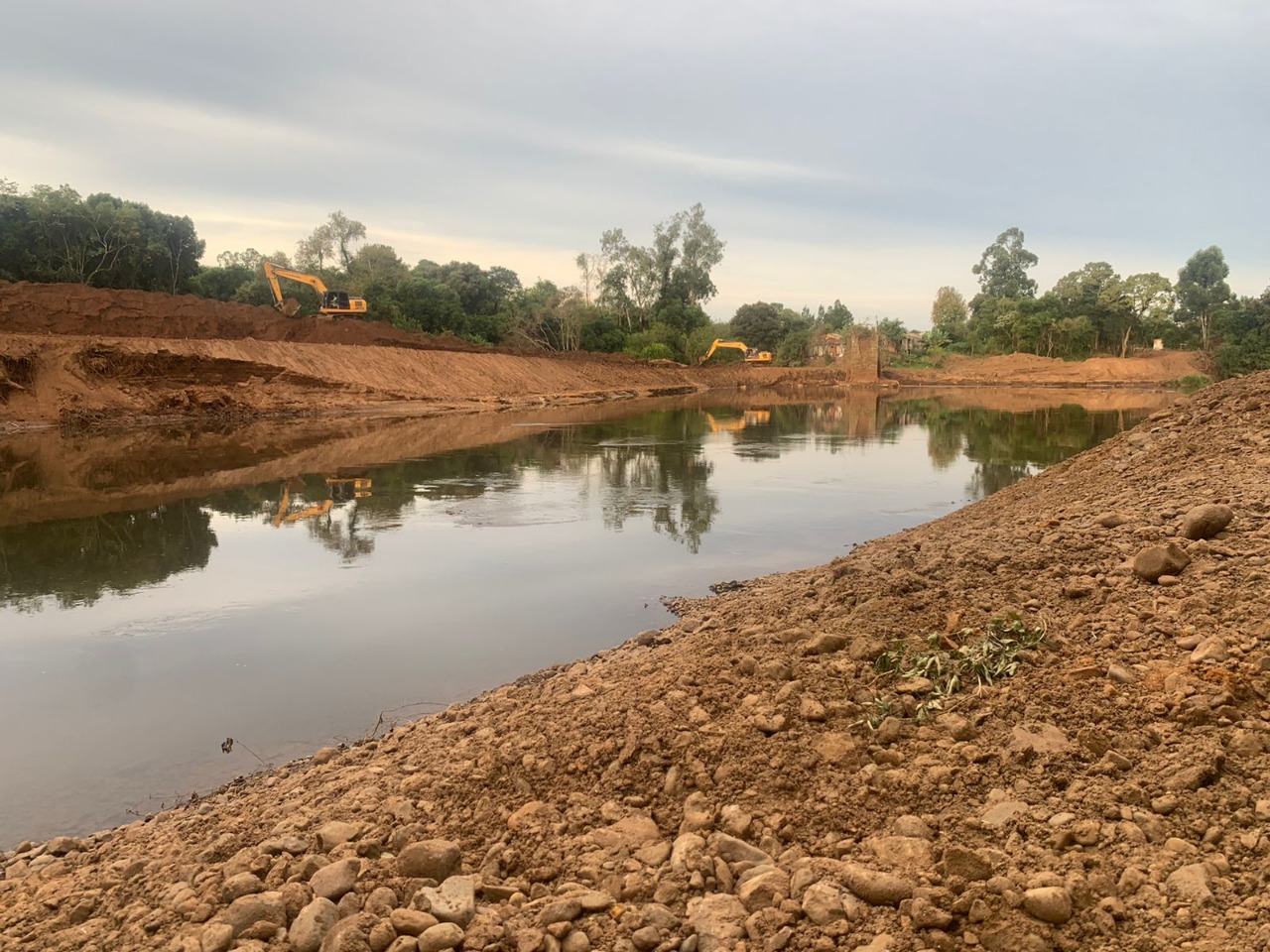 Primeira parte do desassoreamento do Rio Paranhana entre Taquara e Parobé está quase concluída