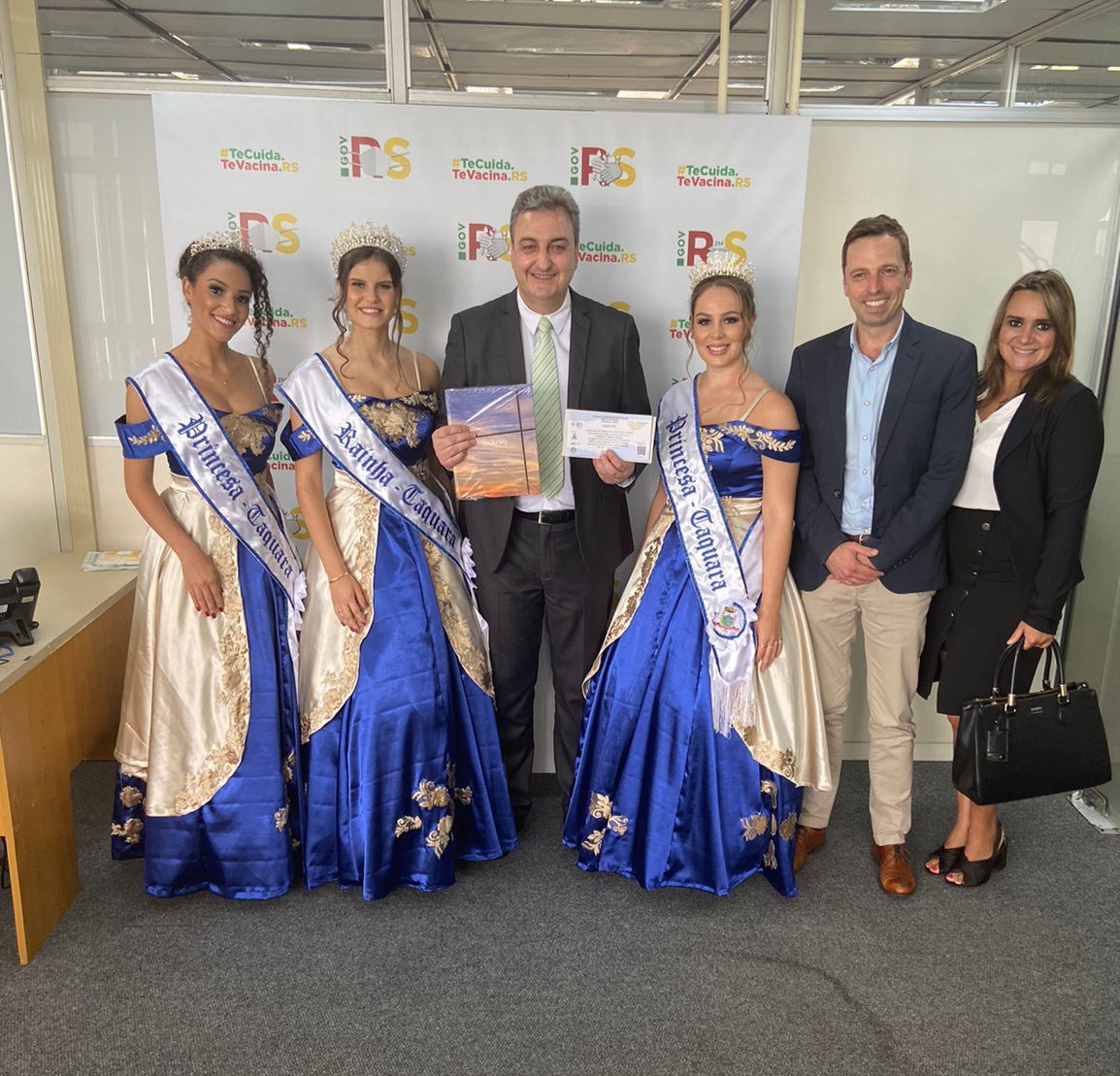 Soberanas entregam convites para o Taquara Campo em Porto Alegre