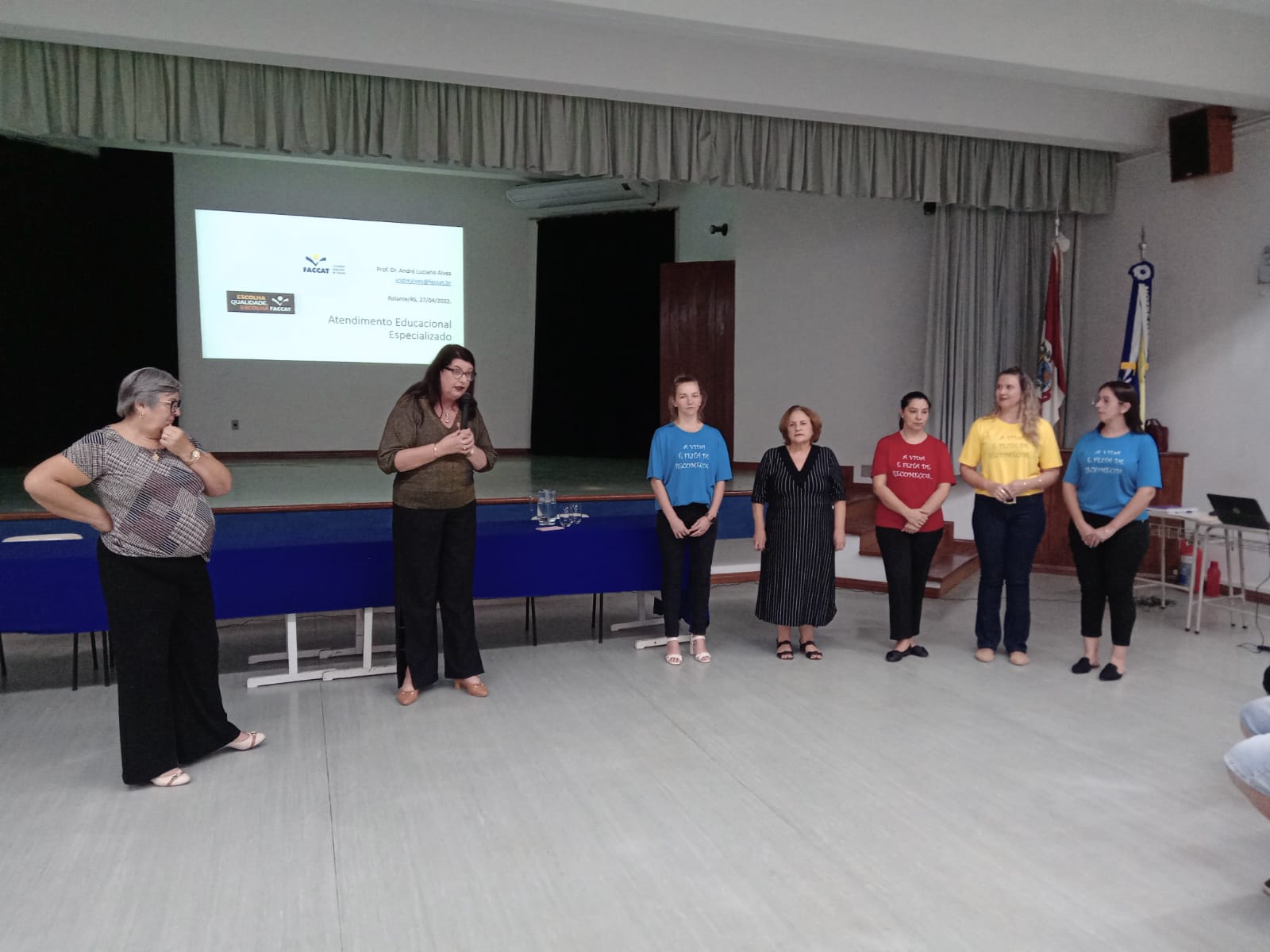 Professores e funcionários das redes de ensino de Rolante participam de capacitação em educação especial