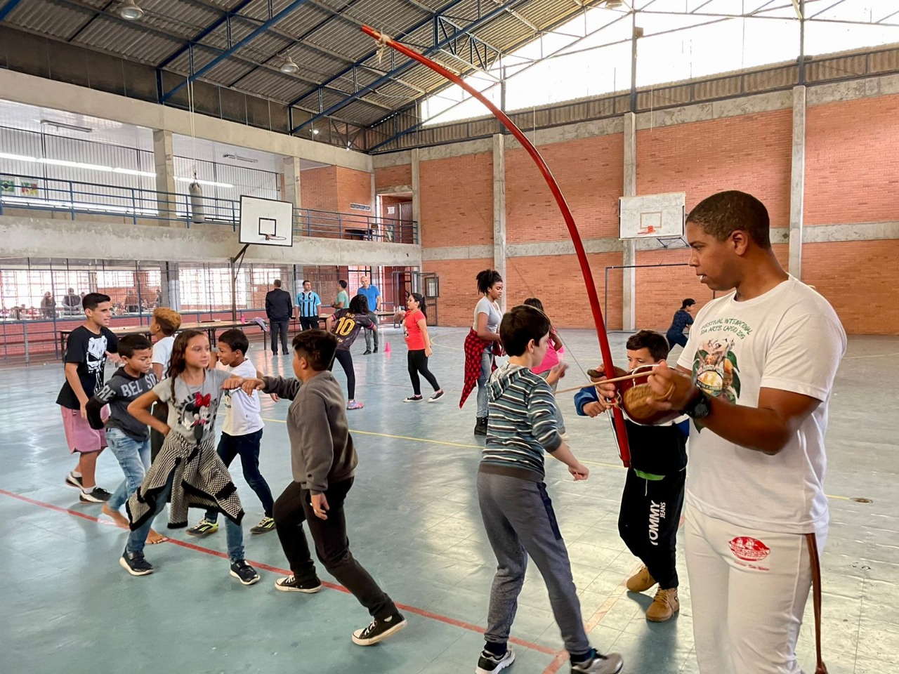 Projetos esportivos para estudantes e adolescentes do bairro Empresa tem início em Taquara
