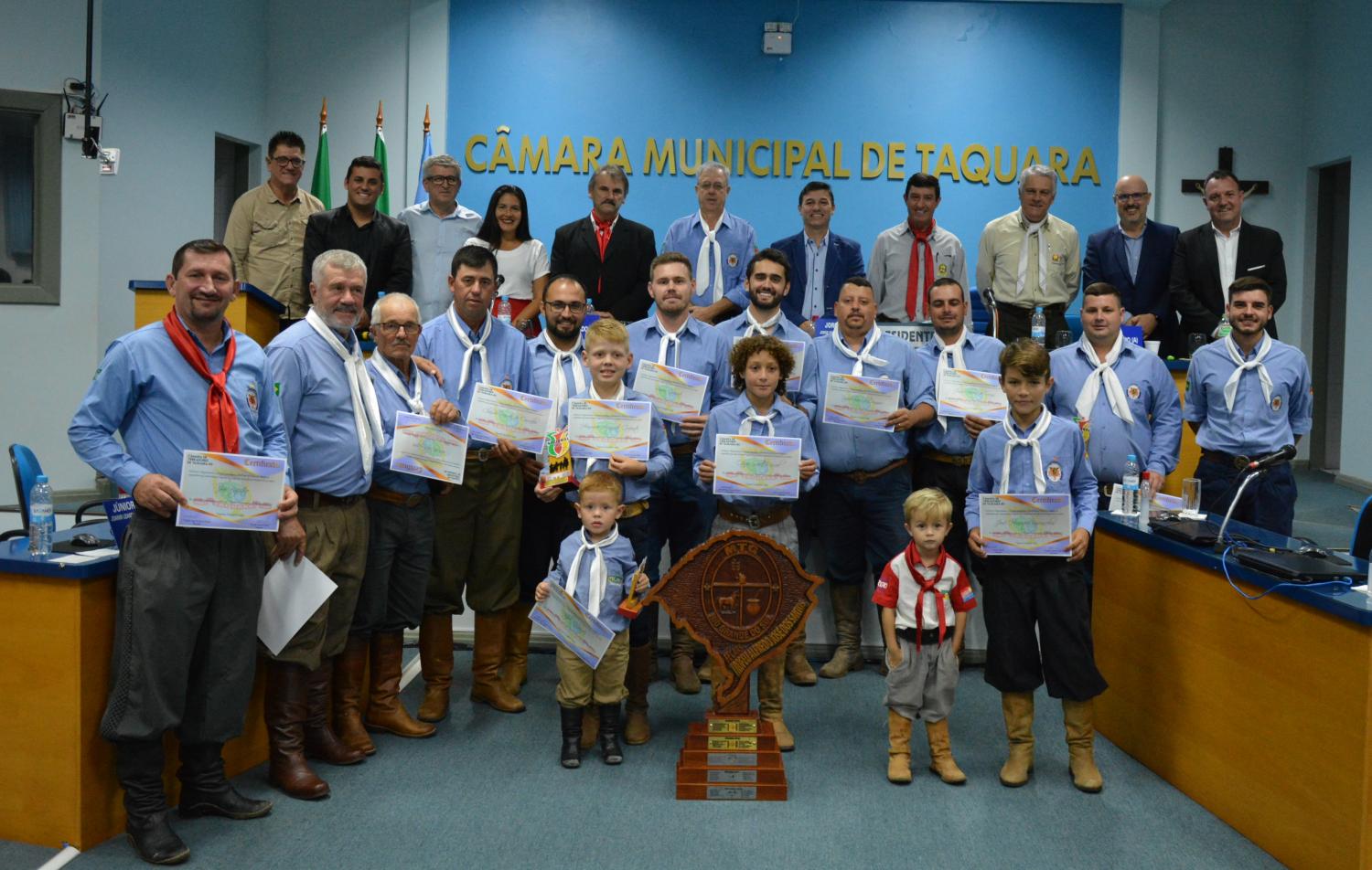 Vereadores de Taquara prestam homenagem a 22ª Região Tradicionalista