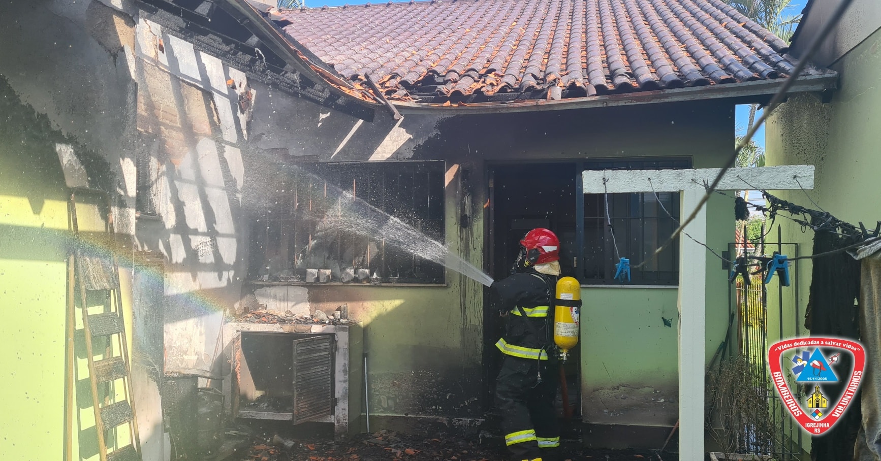Morador fica ferido durante incêndio em residência no bairro Bom Pastor em Igrejinha