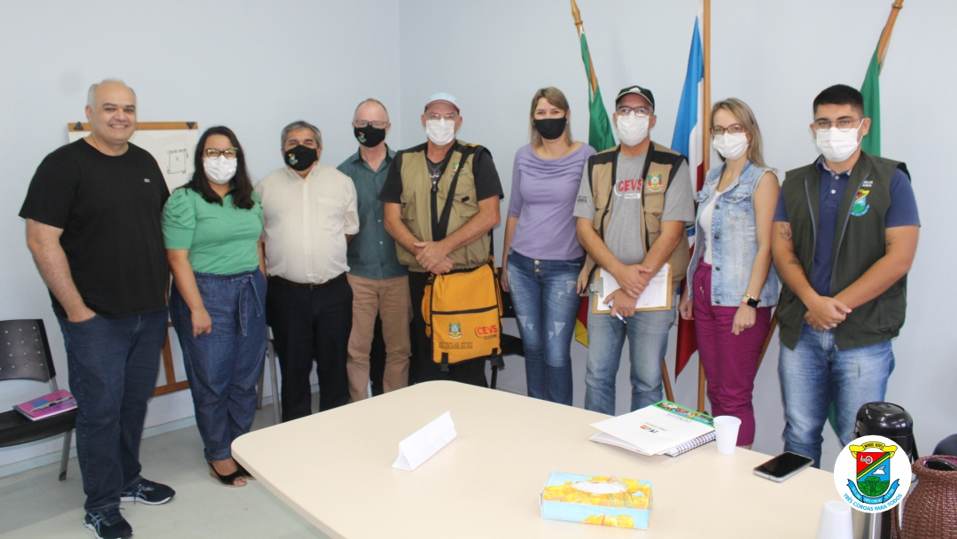 Representantes do Centro Estadual de Vigilância em Saúde realizam atividades contra dengue em Três Coroas