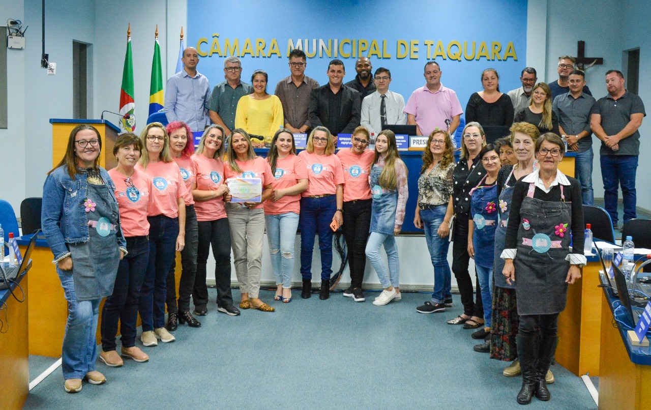 Vereadores de Taquara prestam homenagem às integrantes da Associação Mãos que Criam