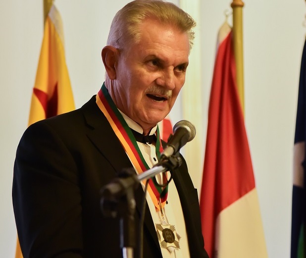 Empresário calçadista de Igrejinha recebe a Medalha do Mérito Farroupilha