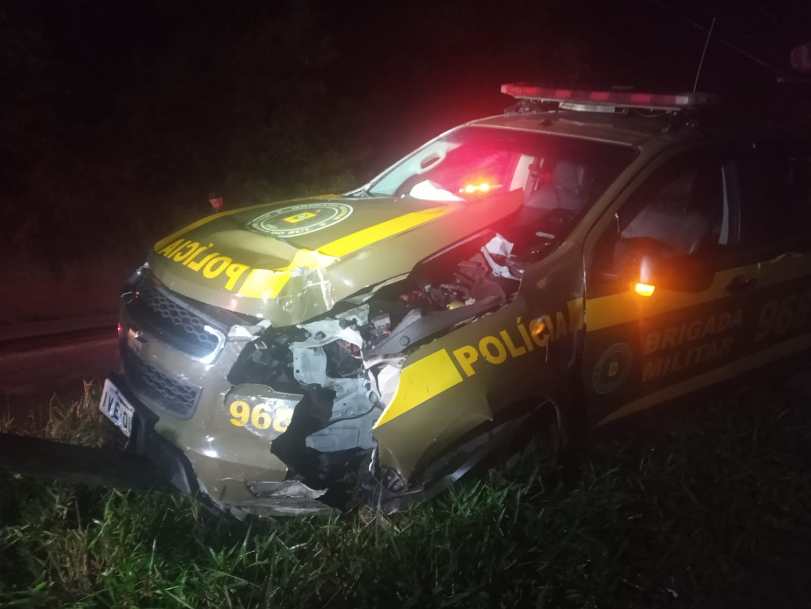 Policiais sofrem acidente durante ocorrência no interior de Taquara